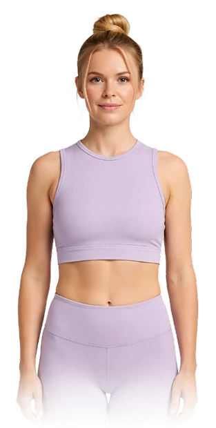 Mulher em top esportivo lilás